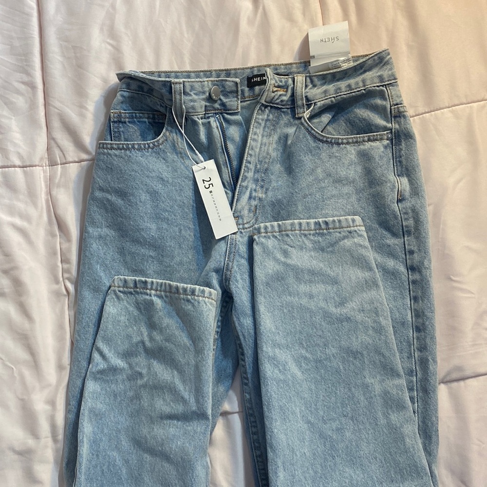 SHEIN size 25 women’s jeans! Brand new with tags. Great quality and condition.